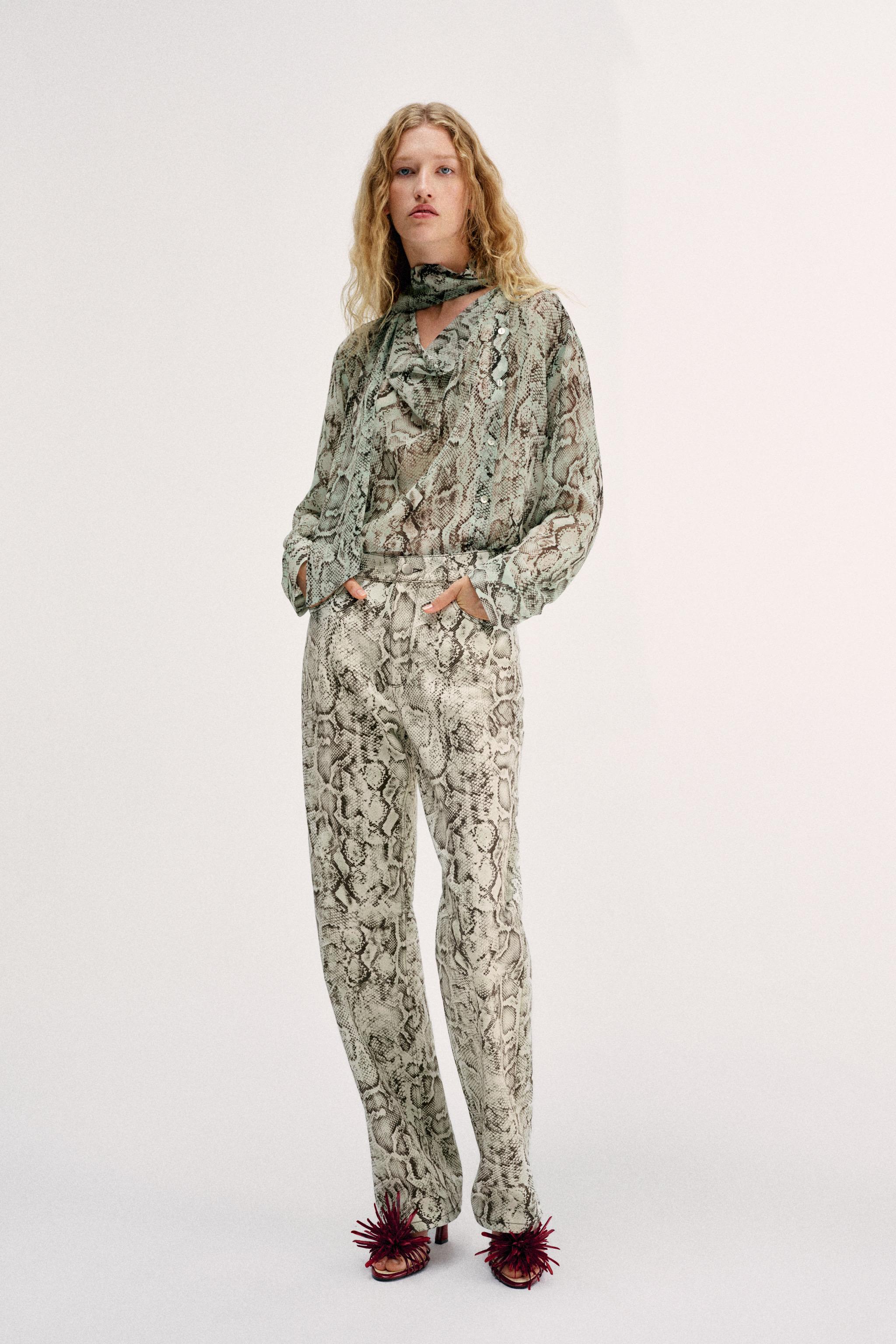 Z1975 HIGH-RISE STRAIGHT LONG LENGTH ANIMAL PRINT JEANS